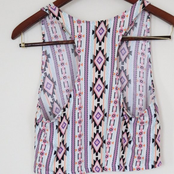 H&M Short Tribal, Aztec Shirt - Picture 4 of 7